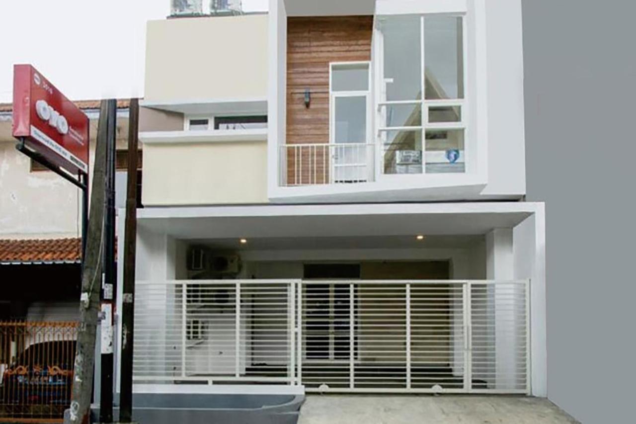 Oyo 3510 Borobudur Townhouse Hotel Malang