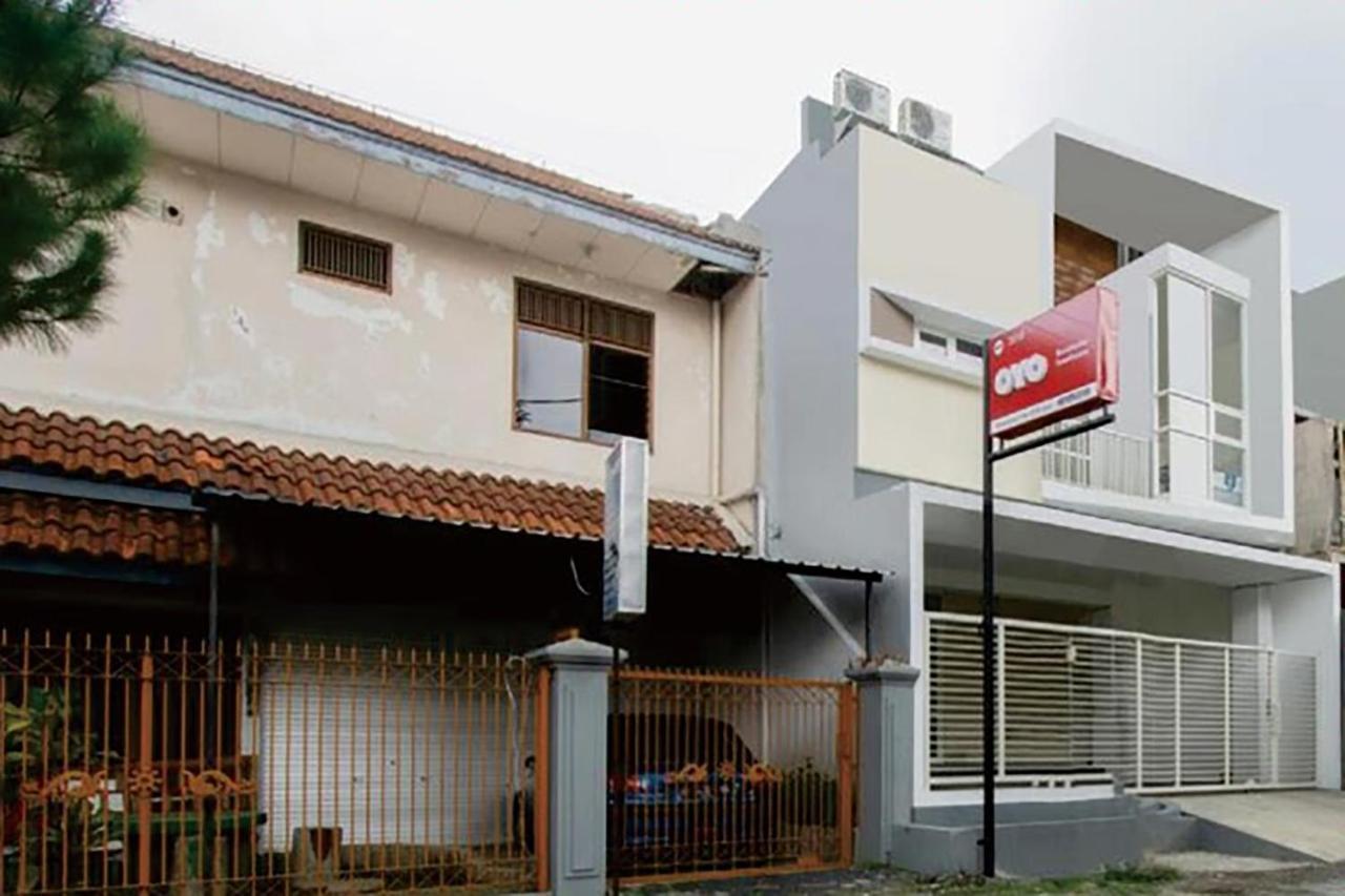Oyo 3510 Borobudur Townhouse Hotel Malang